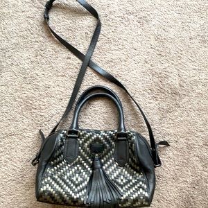 COLE HAAN 👜 crossbody and wrist level purse, great for city and holds a lot